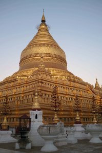 Shweizigan Paya features a gilded 'zedi' that sits on rising terraces.  Enameled plaques around the base illustrate scenes from the Jataka.